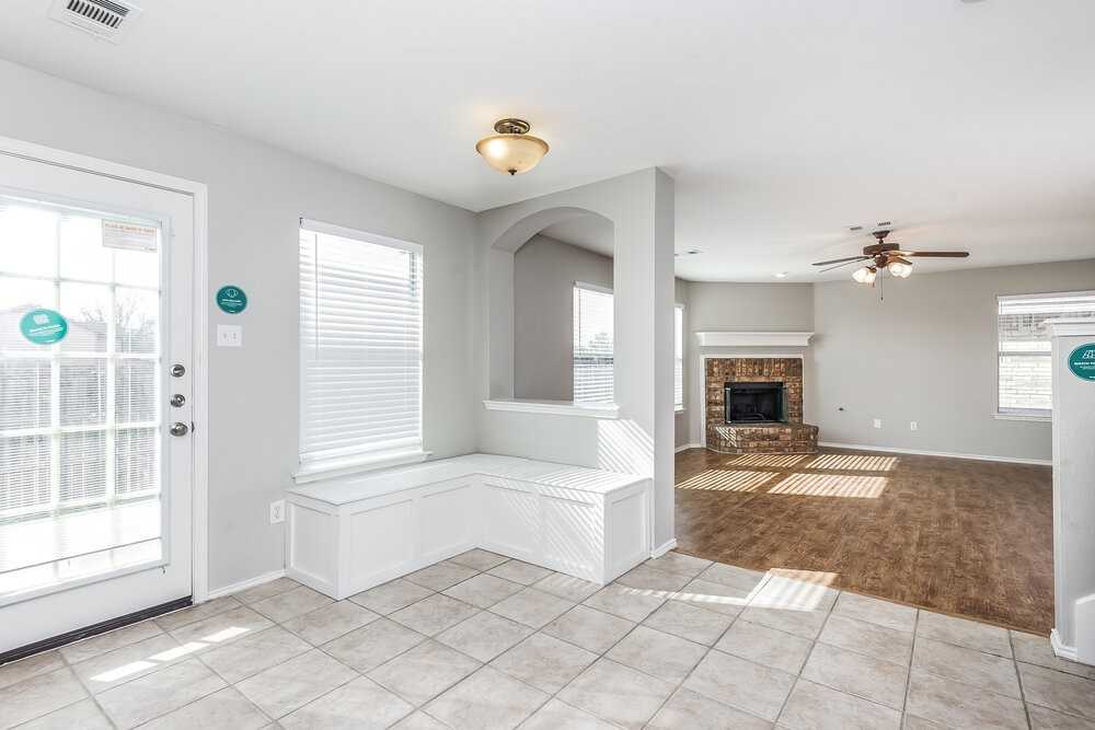 305 Windy Hill Ln - Photo 5 of 17