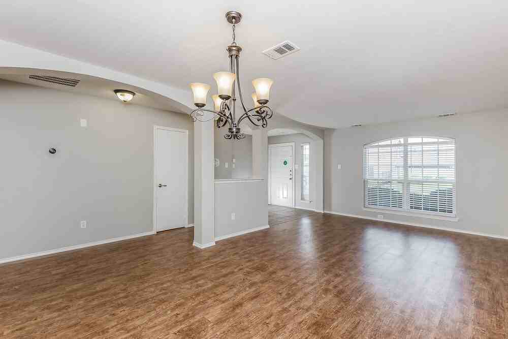 305 Windy Hill Ln - Photo 6 of 17