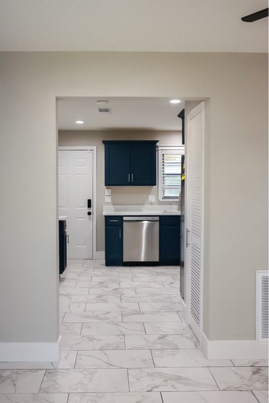 4013 N Locust St - Photo 7 of 20