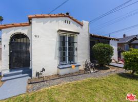 featured image of 921 W 83rd St