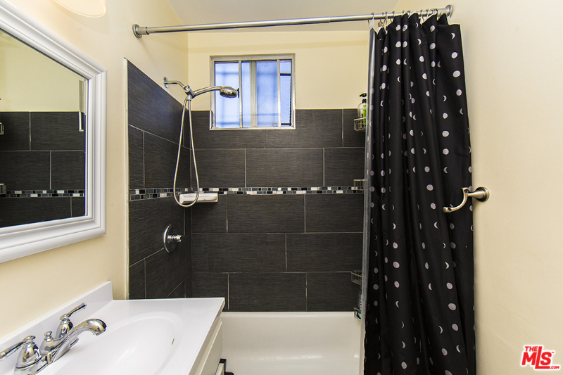 921 W 83rd St - Photo 2 of 11