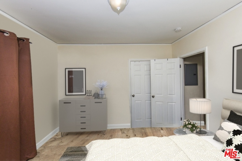 921 W 83rd St - Photo 3 of 11