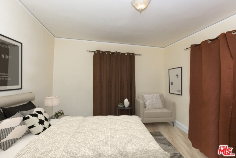 921 W 83rd St - Photo 4 of 11