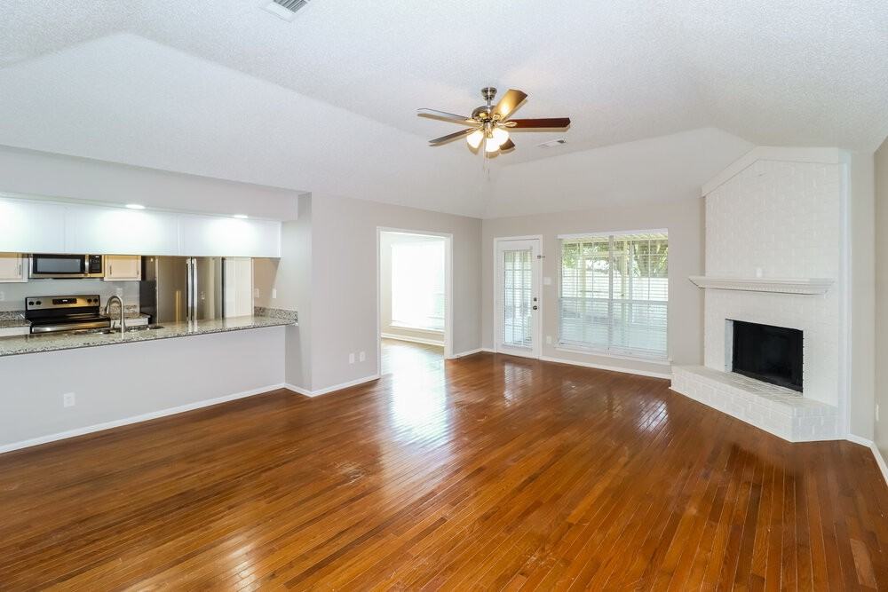 6899 Gallop Dr - Photo 5 of 17