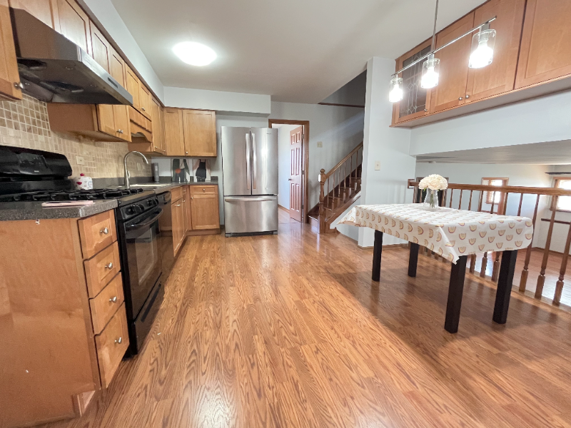 1689 Apple Valley Rd - Photo 2 of 10