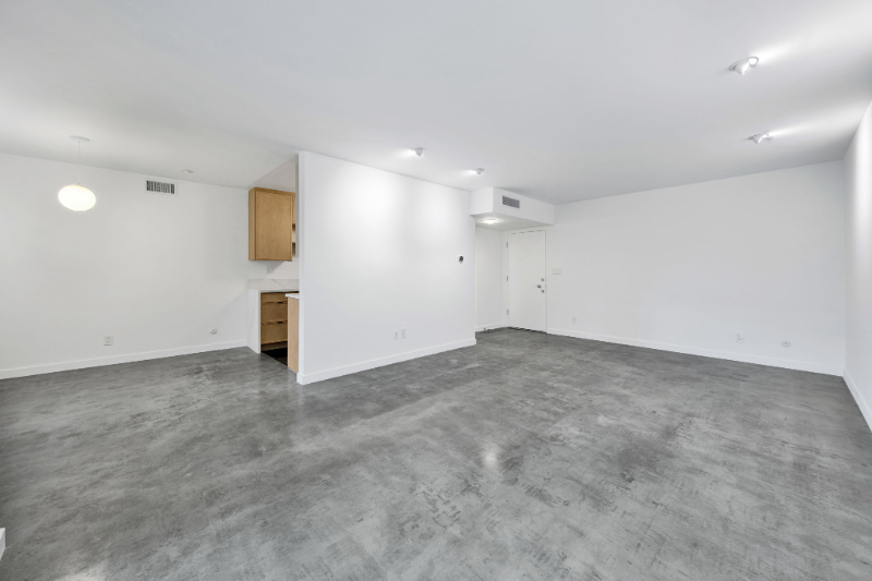 7767 Hollywood Blvd #106