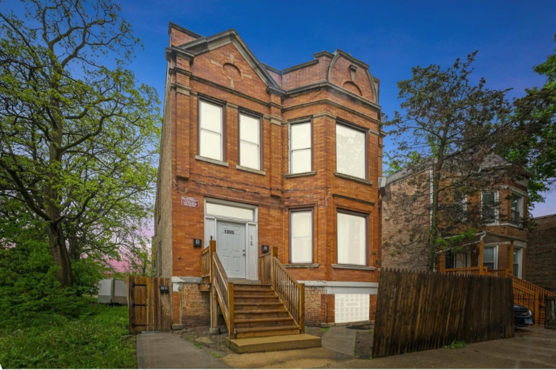 1309 S Komensky Ave #1stFL - Photo 2 of 6