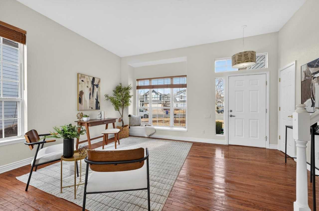 10134 White Oak Way - Photo 5 of 50