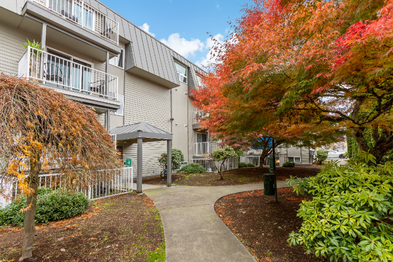 11540 Pinehurst Way Ne #111