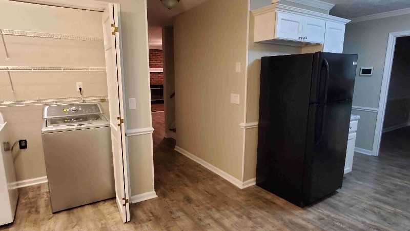 7494 Fairpoint Dr - Photo 4 of 13