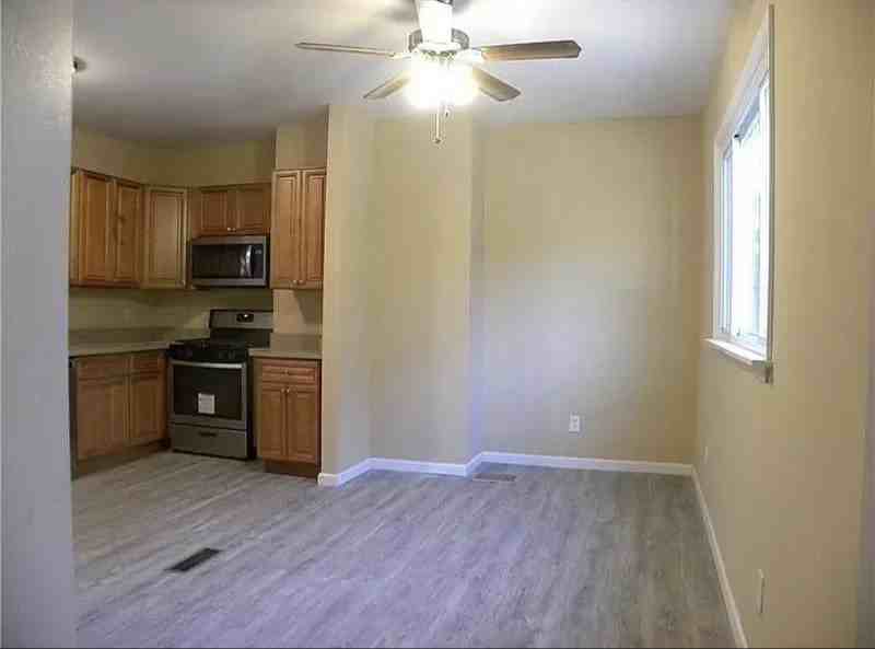 2038 Watson St - Photo 2 of 12