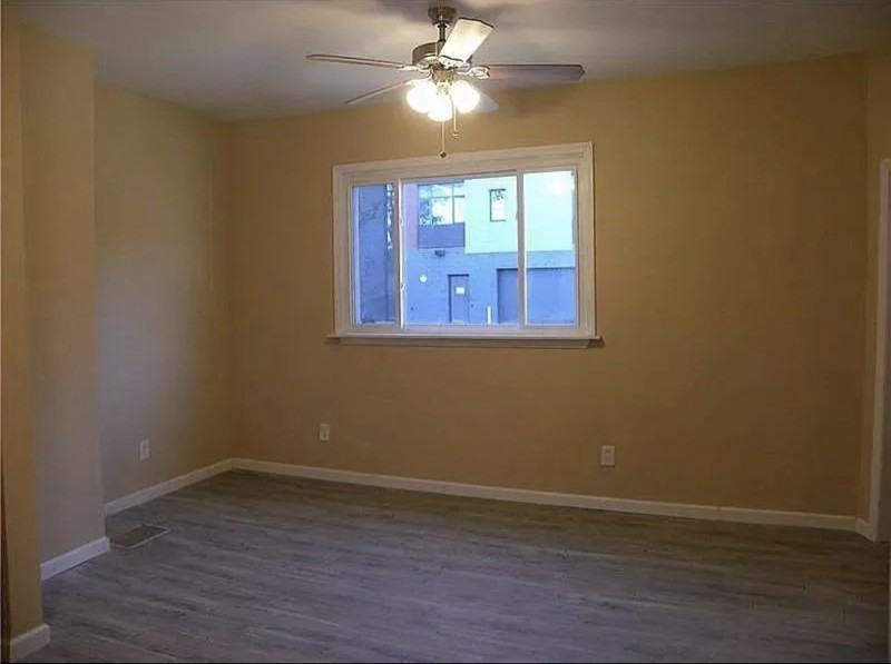 2038 Watson St - Photo 5 of 12