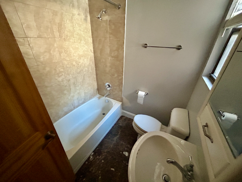 1140 E Marquette Rd #2D - Photo 5 of 13