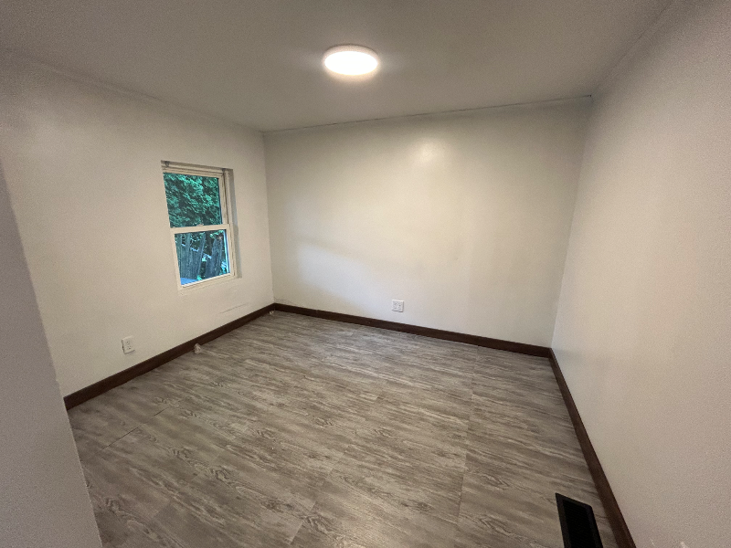 1711 Grant St - Photo 4 of 24