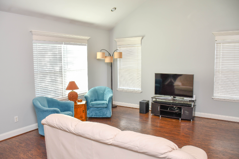 2546 Bascom Dr - Photo 2 of 22