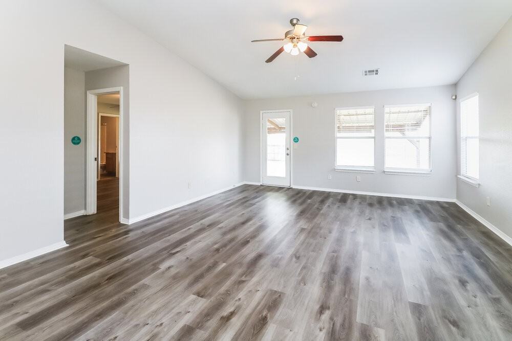 1101 Edinburg Dr - Photo 3 of 16