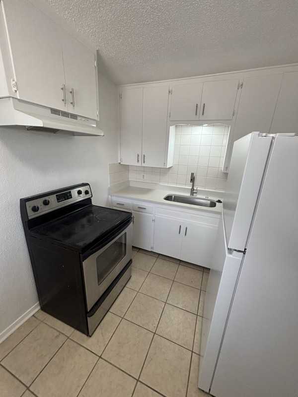 909 S 15th St #909 - Photo 4 of 10