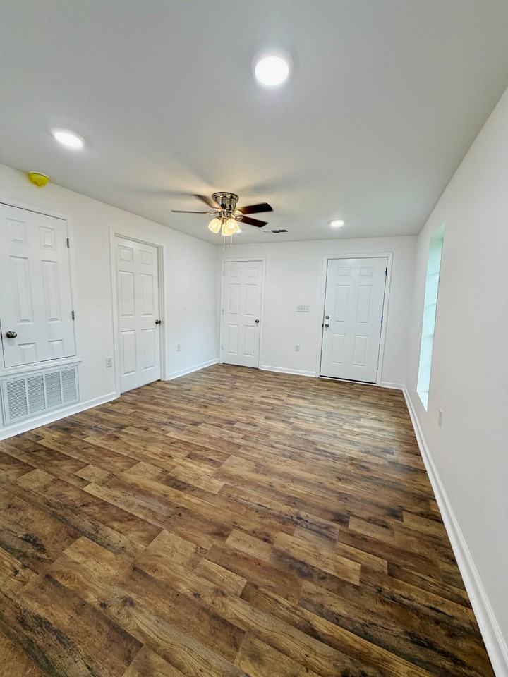 1712 Plant St - Photo 2 of 12