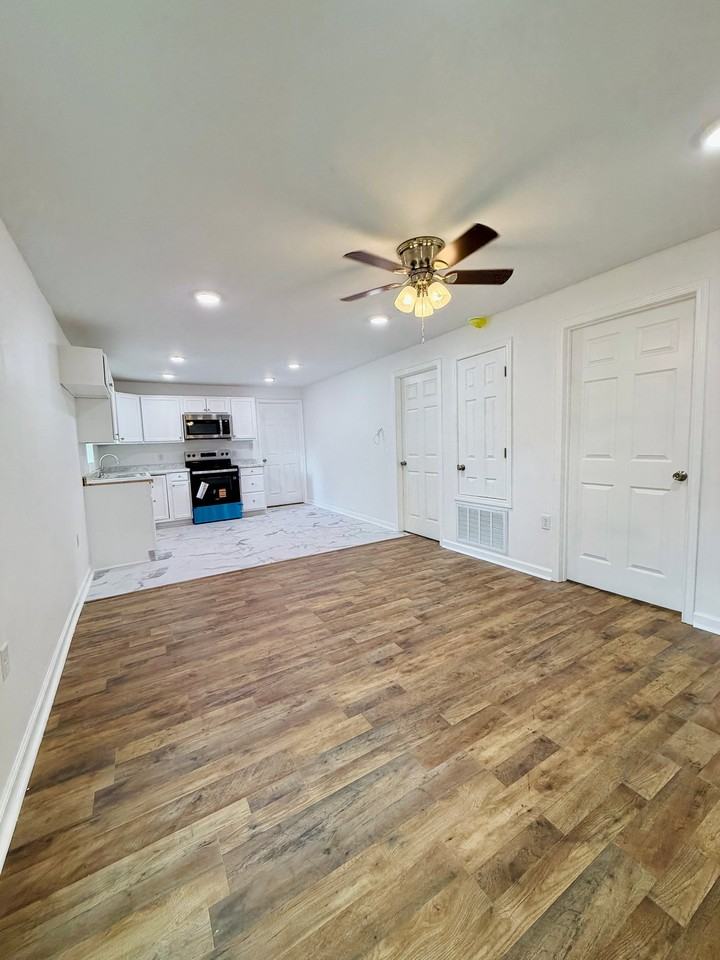 1712 Plant St - Photo 3 of 12