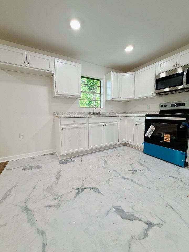 1712 Plant St - Photo 5 of 12