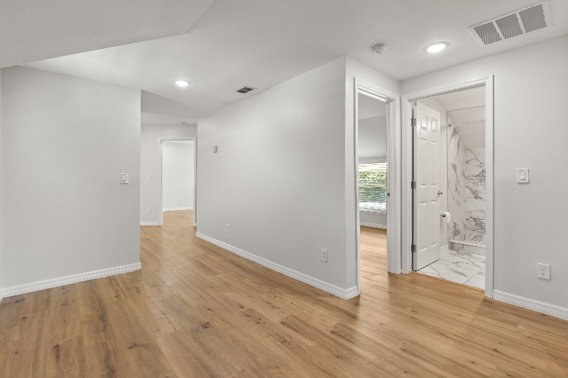 1325 Cloverlawn Ave - Photo 7 of 20