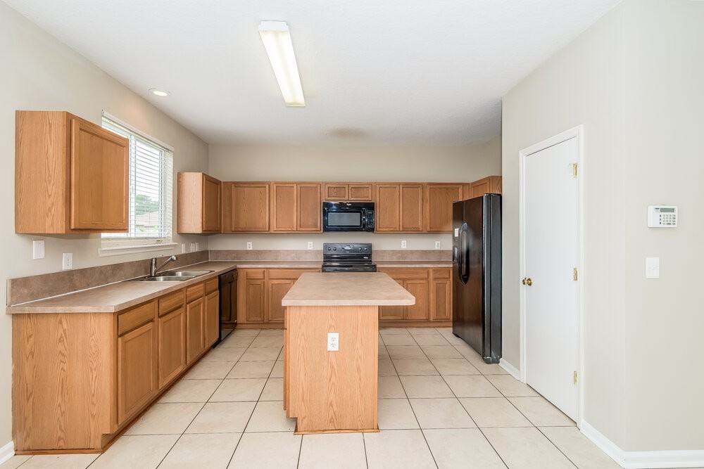 2300 Justin Lake Dr - Photo 4 of 15