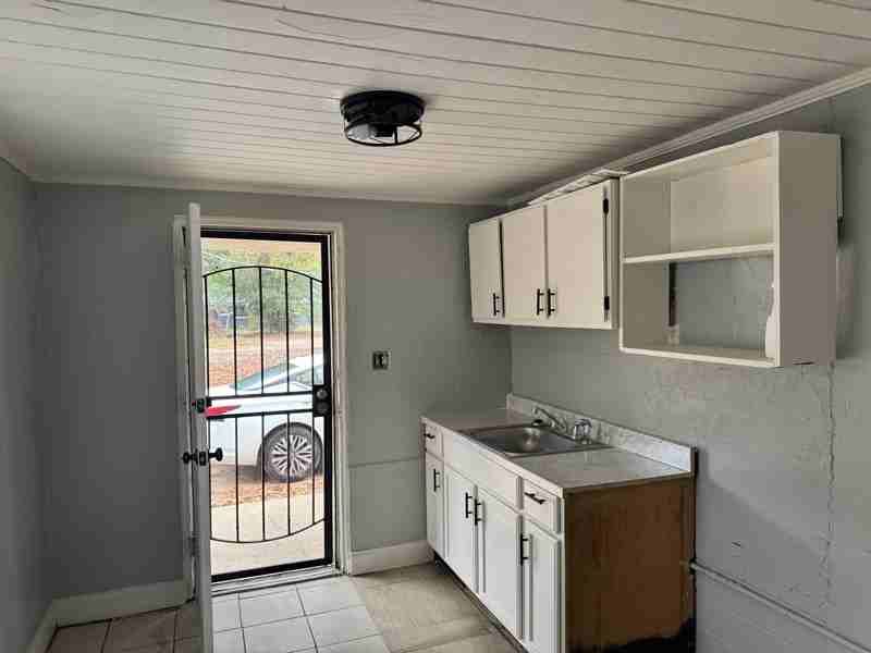 1214 Gillespie Ave #1 - Photo 2 of 5
