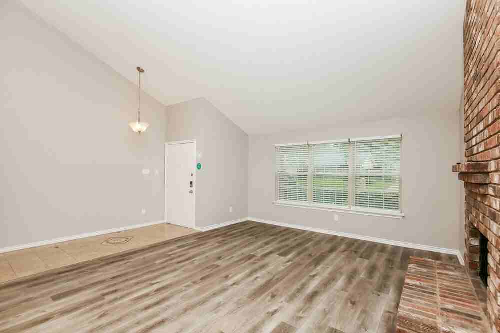 2119 Belmont Park Dr - Photo 3 of 16