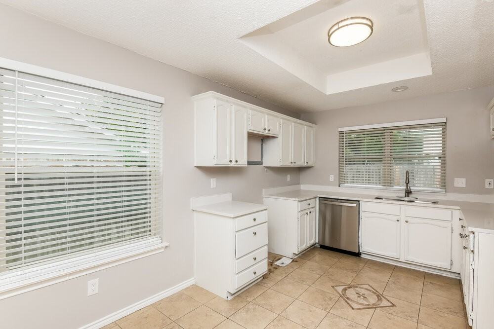 2119 Belmont Park Dr - Photo 5 of 16