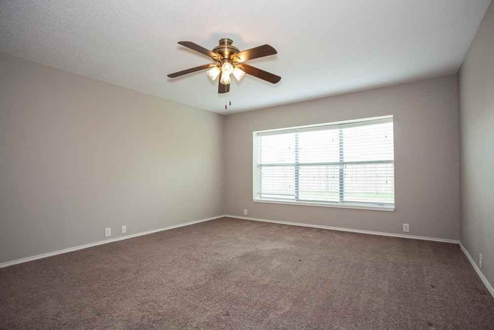 1100 Greenbend Dr - Photo 3 of 15