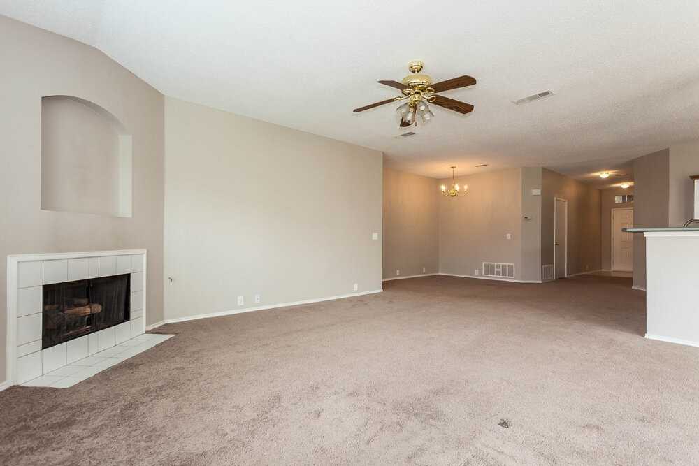 1100 Greenbend Dr - Photo 4 of 15