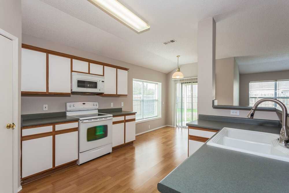 1100 Greenbend Dr - Photo 6 of 15