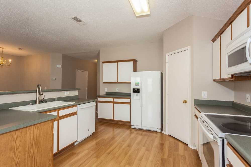 1100 Greenbend Dr - Photo 7 of 15