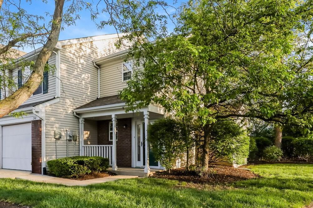 1541 Brookfield Cir - Photo 4 of 20