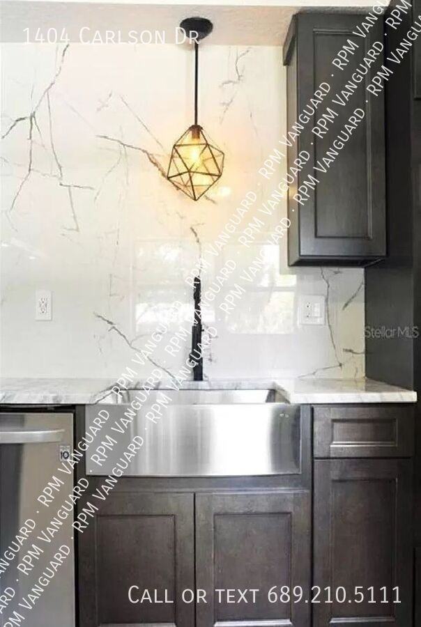 1404 Carlson Dr - Photo 4 of 12