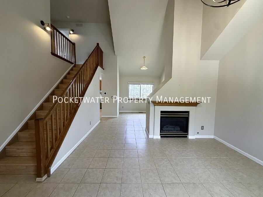 575 Spruce Cir - Photo 4 of 31