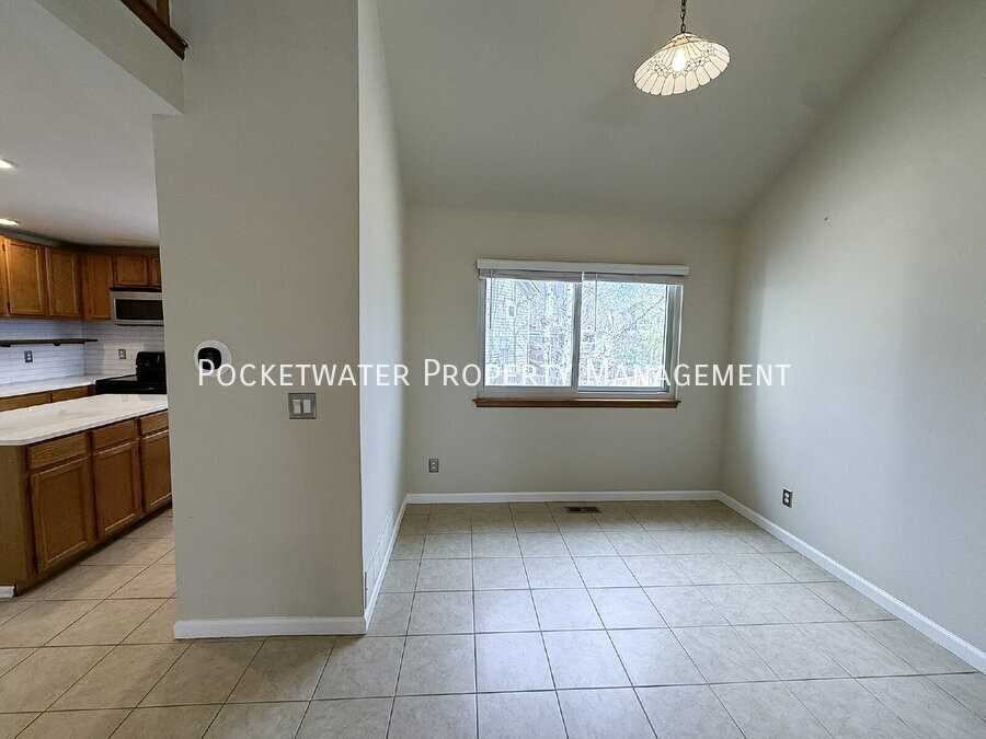 575 Spruce Cir - Photo 7 of 31