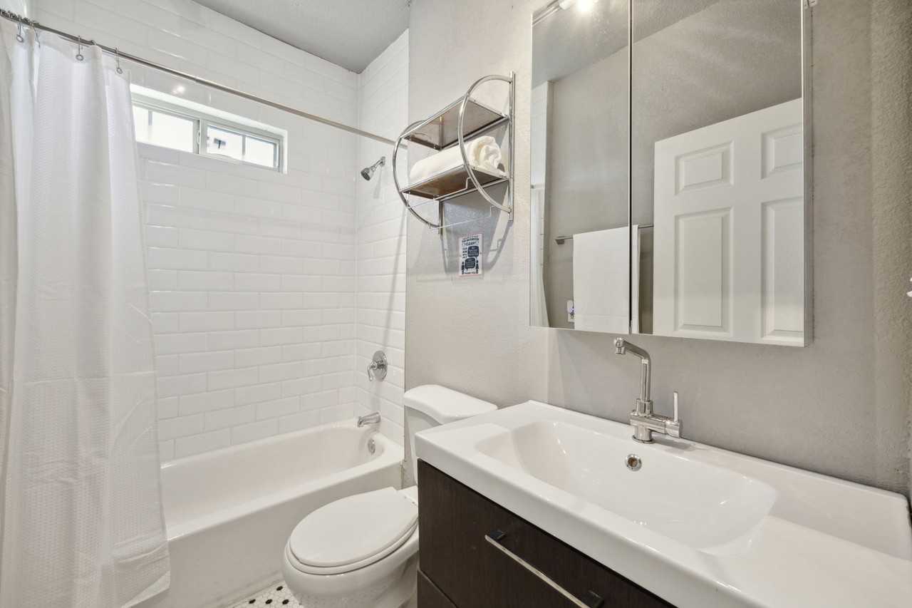 605 S Oak Cliff Blvd #4 - Photo 2 of 5