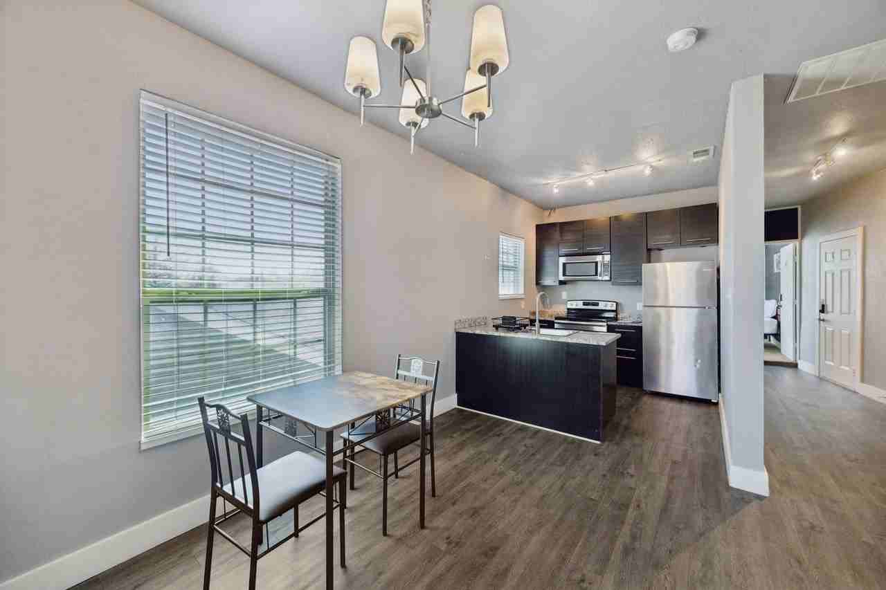 605 S Oak Cliff Blvd #4 - Photo 3 of 5