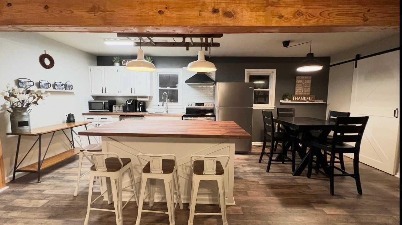 5721 Mcdaniel Dr - Photo 2 of 4