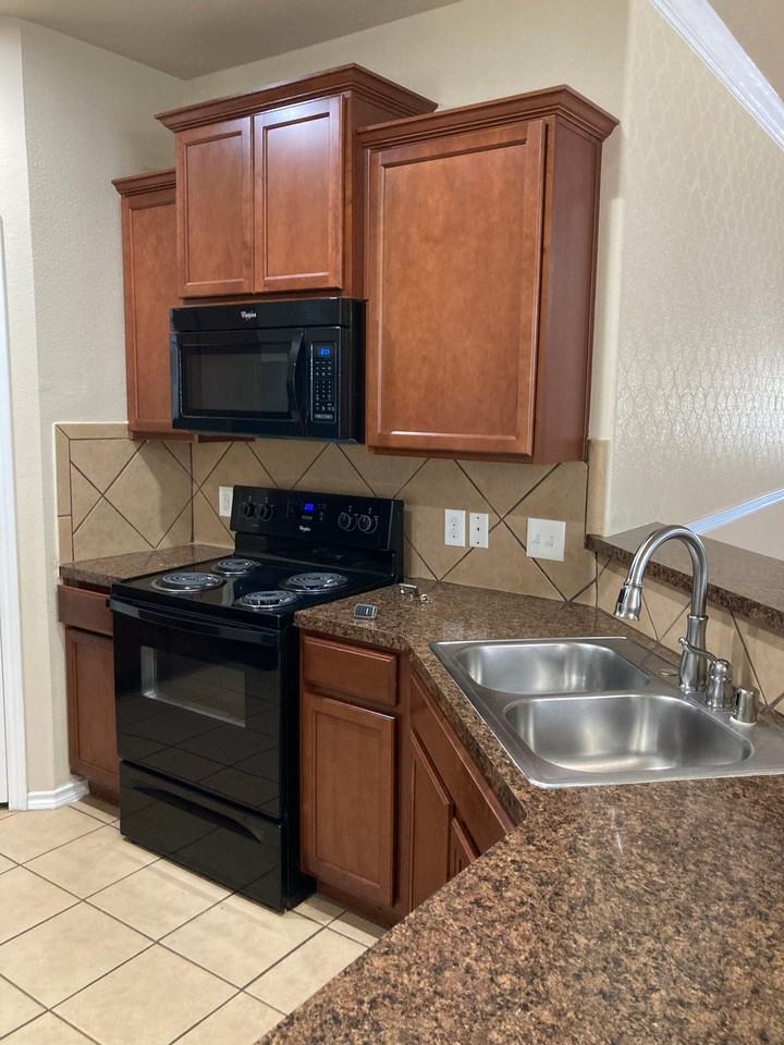 3157 Rockwell Ln - Photo 3 of 14