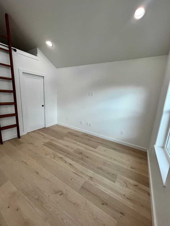 1144 Helena St #B - Photo 2 of 11