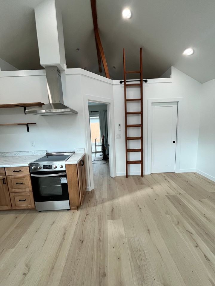 1144 Helena St #B - Photo 4 of 11