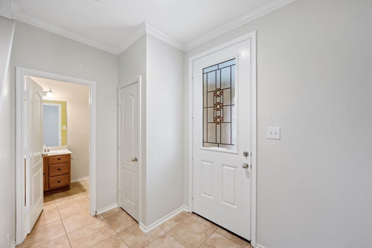 4430 Stetson Park - Photo 4 of 17