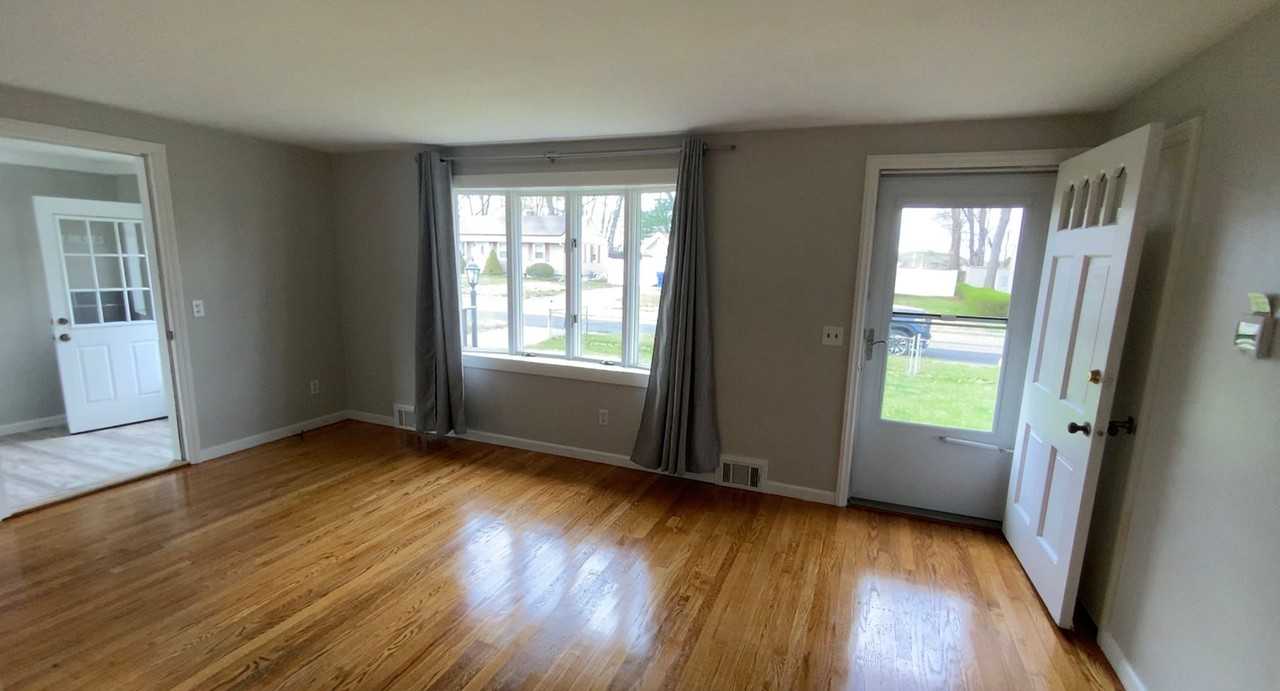 73 Kenway Dr - Photo 3 of 13