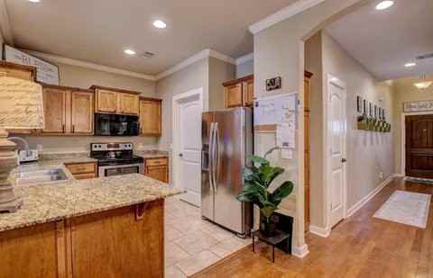 204 Tivoli Ln - Photo 3 of 7