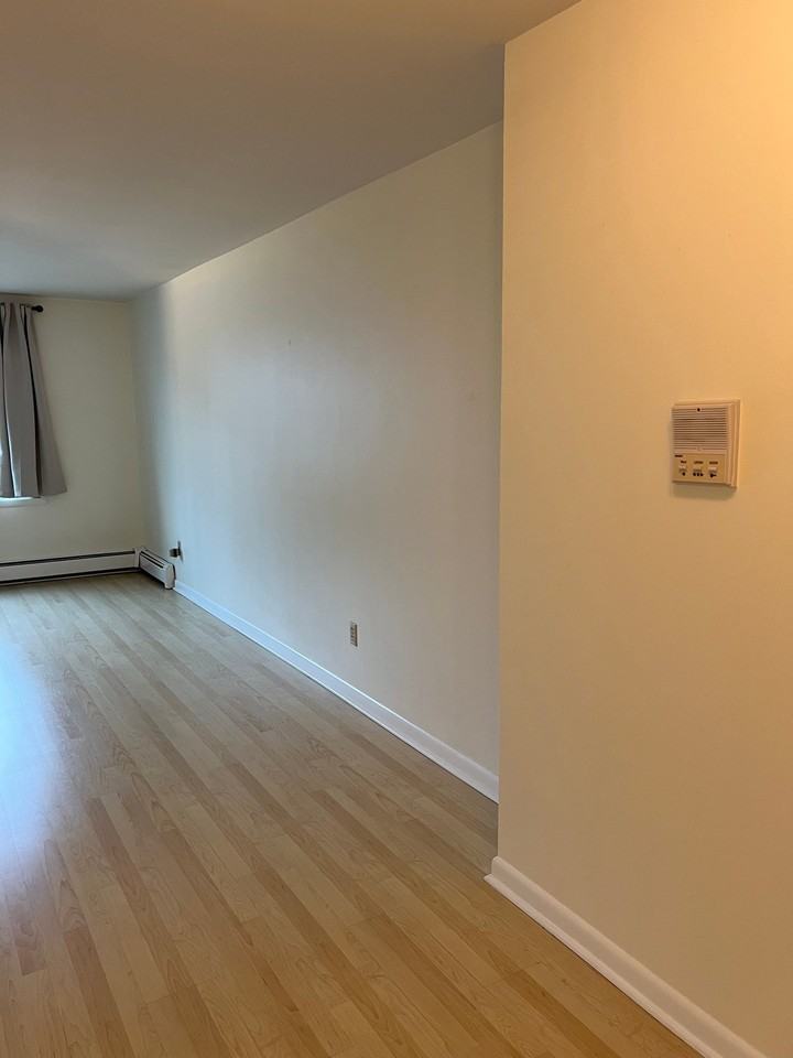 2025 E Greenwich Ave - Photo 7 of 25