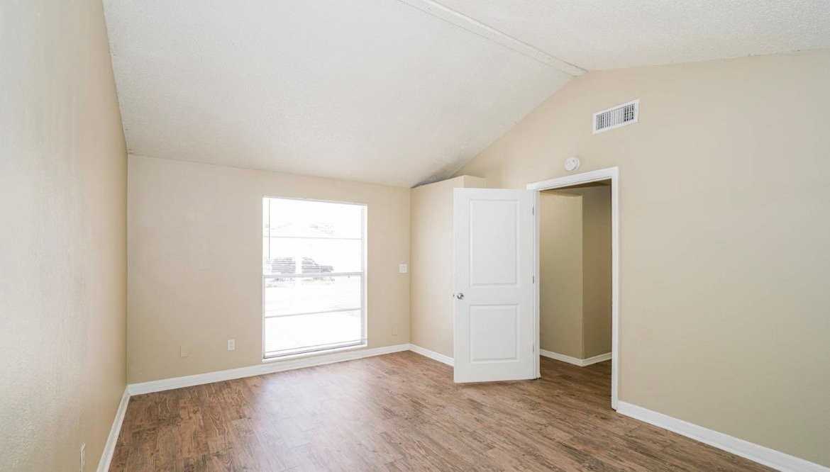 6407 Regatta Ct - Photo 2 of 10