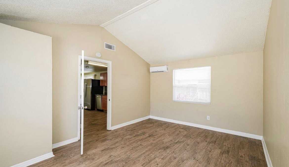 6407 Regatta Ct - Photo 3 of 10