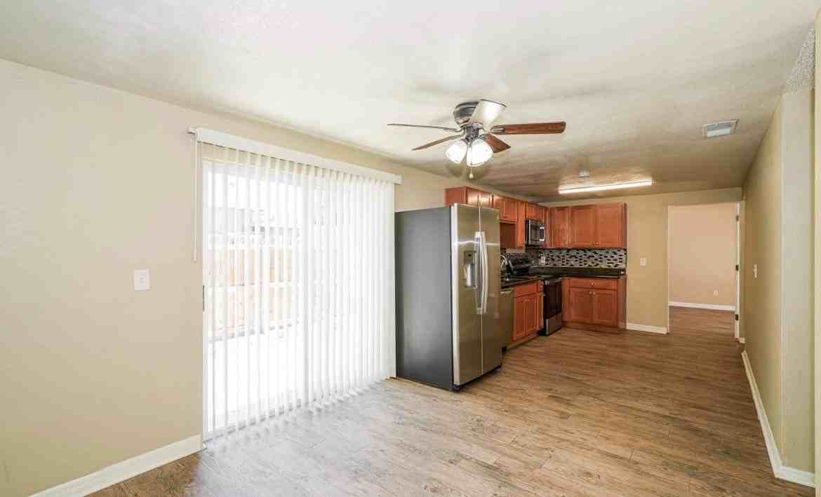 6407 Regatta Ct - Photo 4 of 10